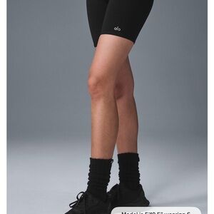 ALO Yoga Black Bike Shorts Nwot M